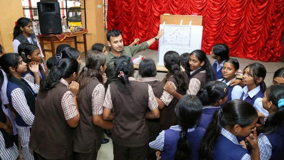 Migrant children in Ernakulam get training in Madhubani painting