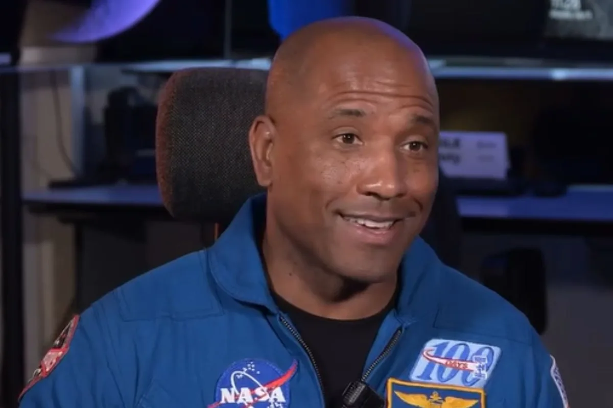Victor Glover, piloto del Artemis II: “La vida en Orión era íntima, éramos un solo organismo”