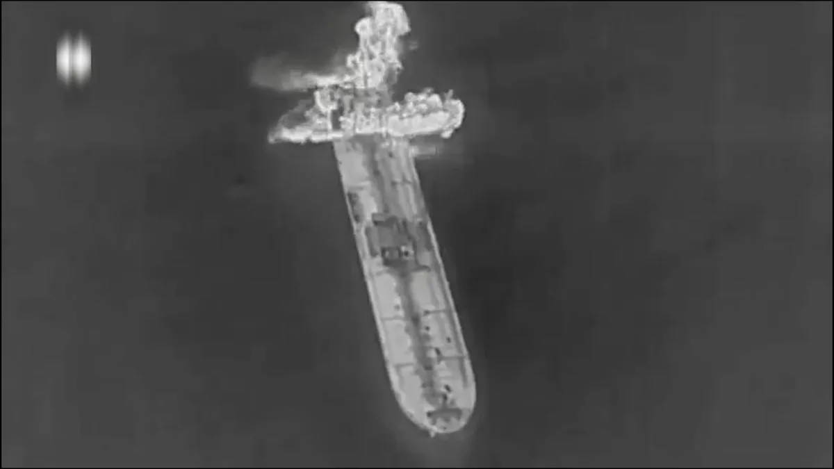 Rätselhafte Explosion auf Supertanker - Feuerball in der Straße von Hormus