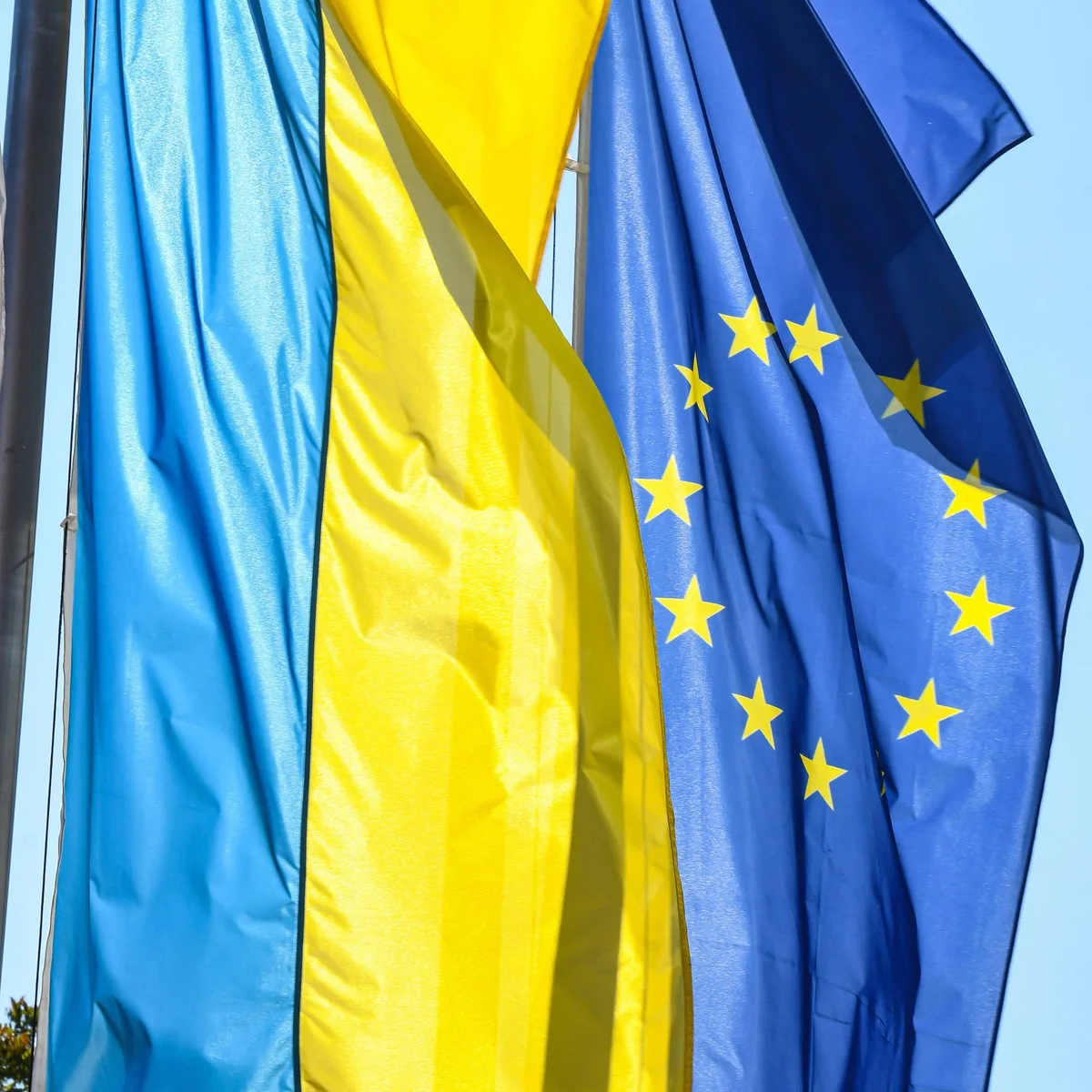 Ukraine-Krieg - EU unterstützt Ukraine mit weiteren 6,1 Milliarden Euro Finanzhilfen - heute Feiern zum 35. Jahrestag der Unabhängigkeit
