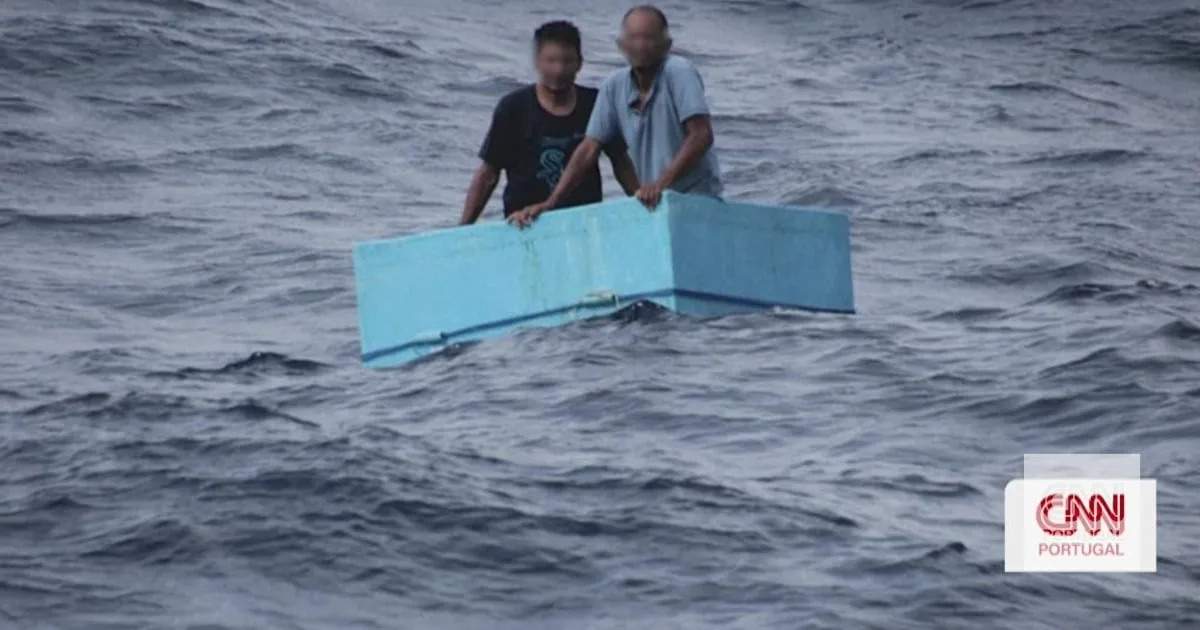 "Não pensávamos que íamos sobreviver": pescadores resgatados após cinco dias à deriva numa caixa térmica no meio do oceano