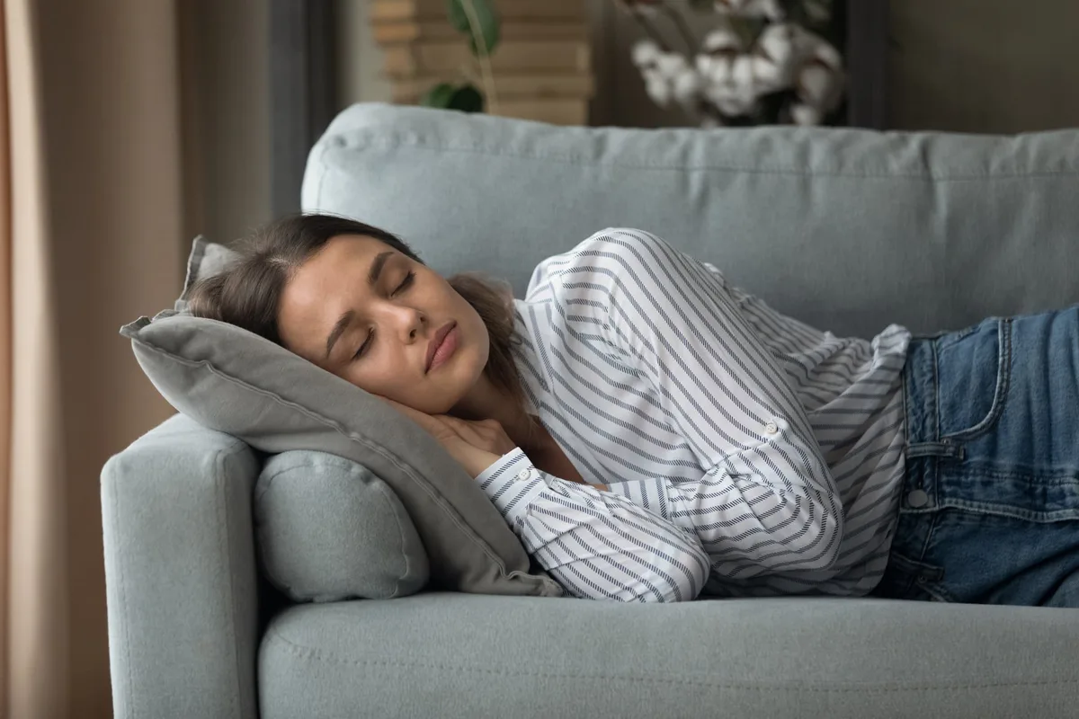 Los neurólogos coinciden: no sirven las siestas prolongadas para compensar deudas de sueño