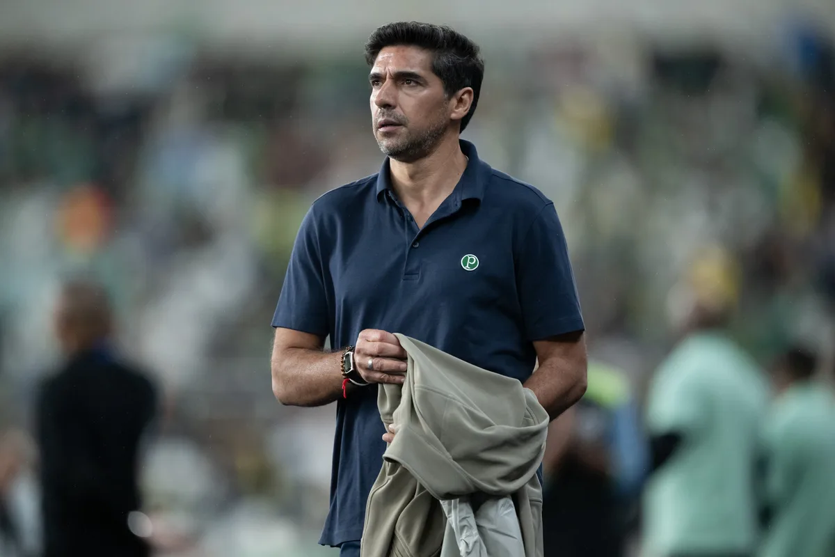 Abel joga responsabilidade para o Flamengo em briga com Palmeiras: "Obrigação de fazer muito mais"