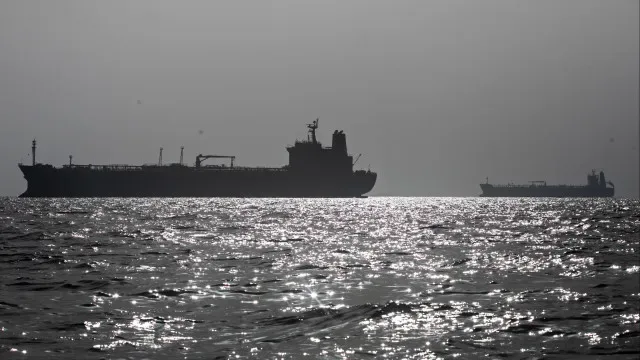 Novo ataque no estreito de Ormuz incendeia navio e faz dois feridos