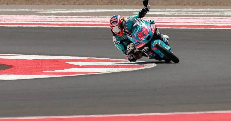 Máximo Quiles sagra-se campeão mundial de Moto3