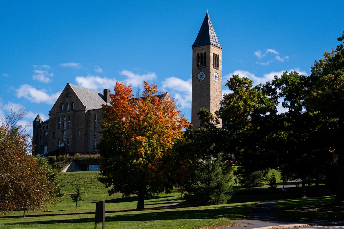 La Universidad de Cornell suspende las fiestas de fraternidades durante el resto del año académico tras la denuncia de violación grupal