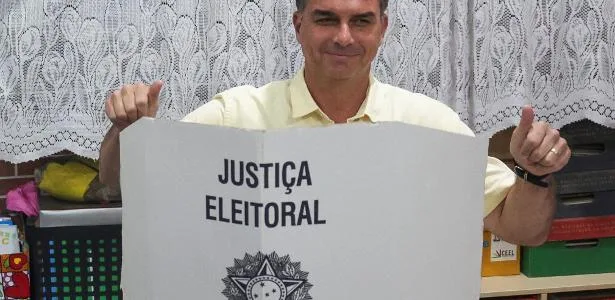 Sombras de estelionato eleitoral nos discursos de Flávio Bolsonaro