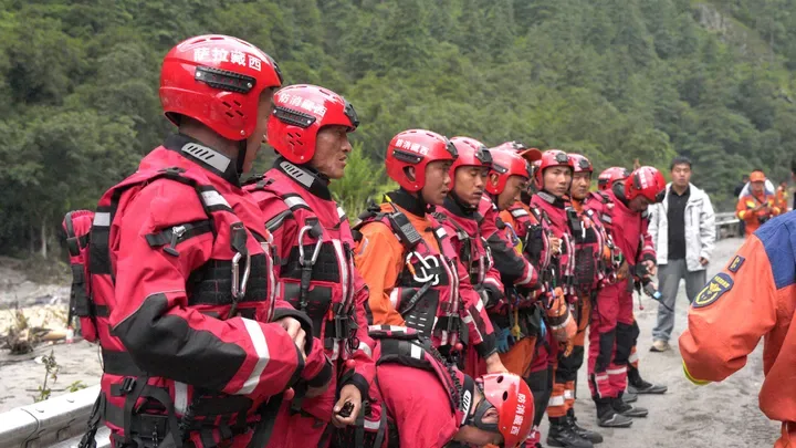 Crue au Népal et au Tibet : les opérations de sauvetage reprennent