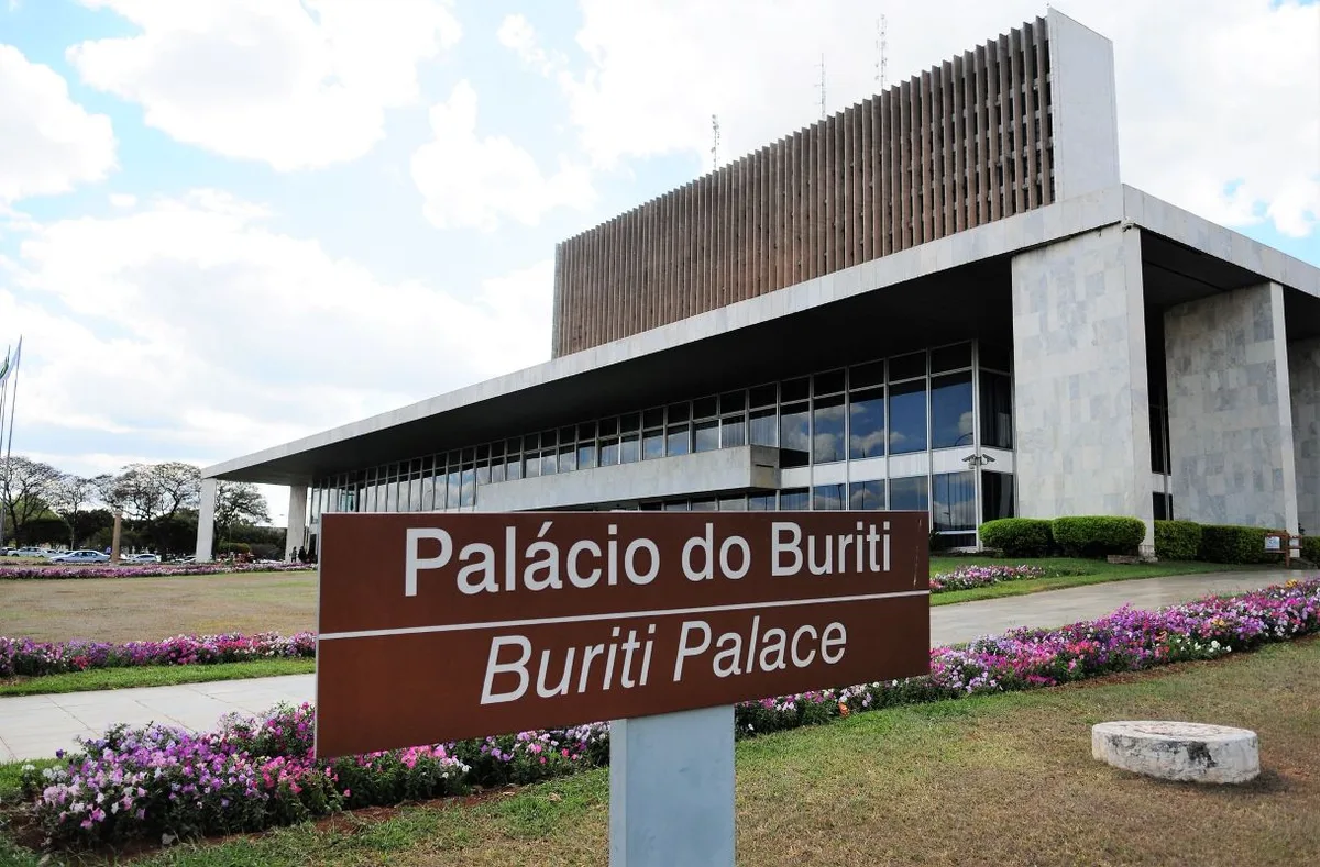 Missa, carreata e feira: candidatos ao GDF iniciam campanha nas ruas
