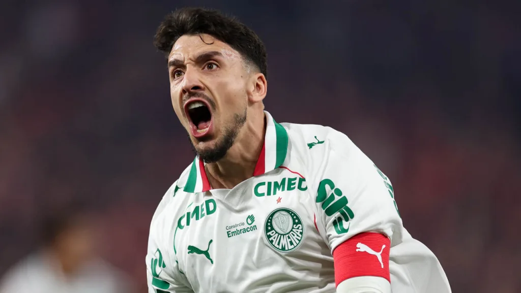 Palmeiras vence Athletico e assume liderança provisória do Brasileirão
