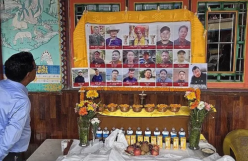 [네팔 대홍수 르포] 살았는지 죽었는지 몰라도…슬픔속 시신없는 합동장례식