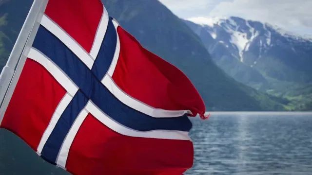 Noruega detém navio russo a pedido da empresa ucraniana Naftogaz