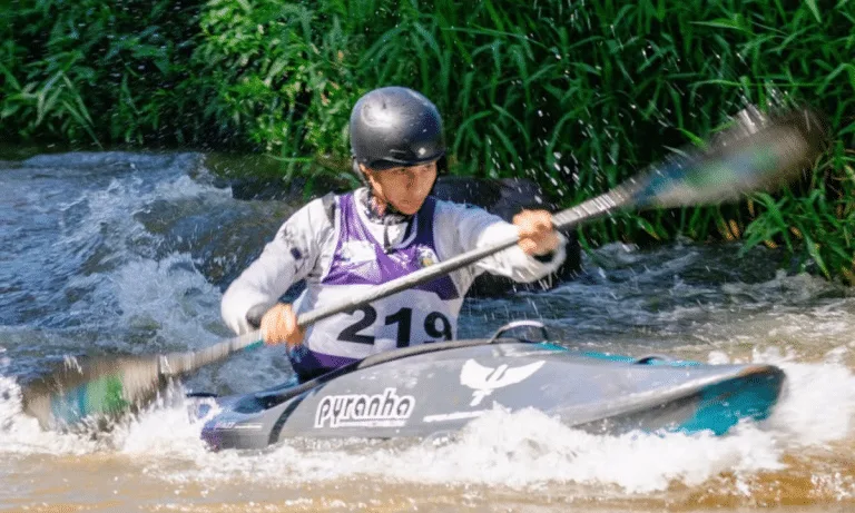 Omira cravou 39s11 para levar o ouro no Caiaque Cross em Santa Fé