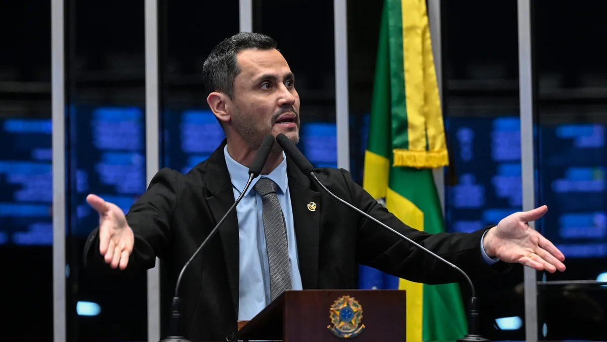 Cleitinho registra candidatura ao governo de Minas no último dia