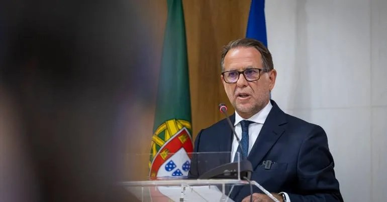 Neves visa Ventura e promete: "Eu vou continuar a governar"