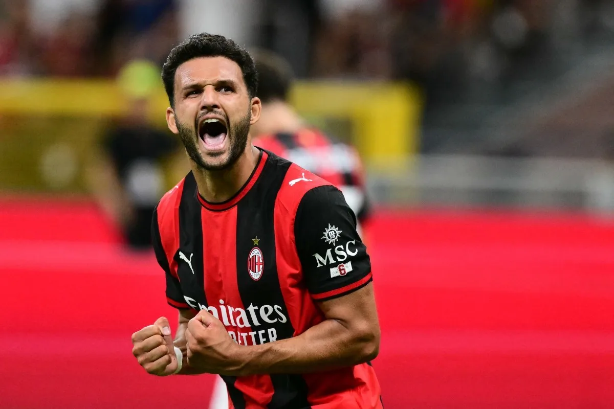 Milan vence com gol de ex-PSG em noite de homenagens a ídolo Baresi no San Siro