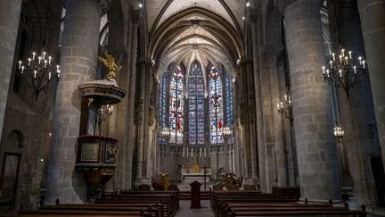 A Carcassonne, un aumônier militaire appelle "les gauchistes" à se "calmer" lors d'une messe, le ministère des Armées annonce une procédure disciplinaire