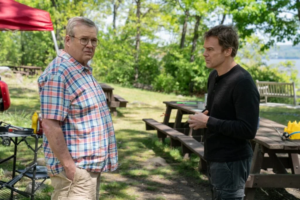 Eric Stonestreet tem retorno CONFIRMADO na 2ª temporada de ‘Dexter: Ressurreição’!
