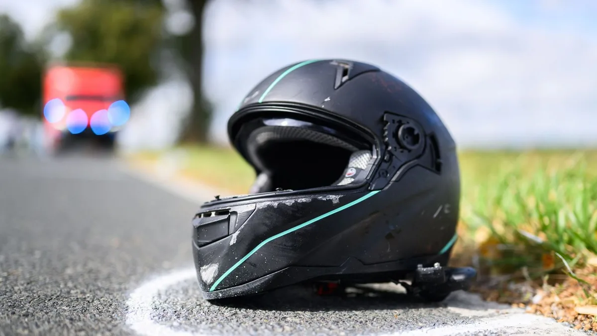 Tödlicher Unfall: Motorradfahrer stirbt nach Zusammenstoß mit Auto