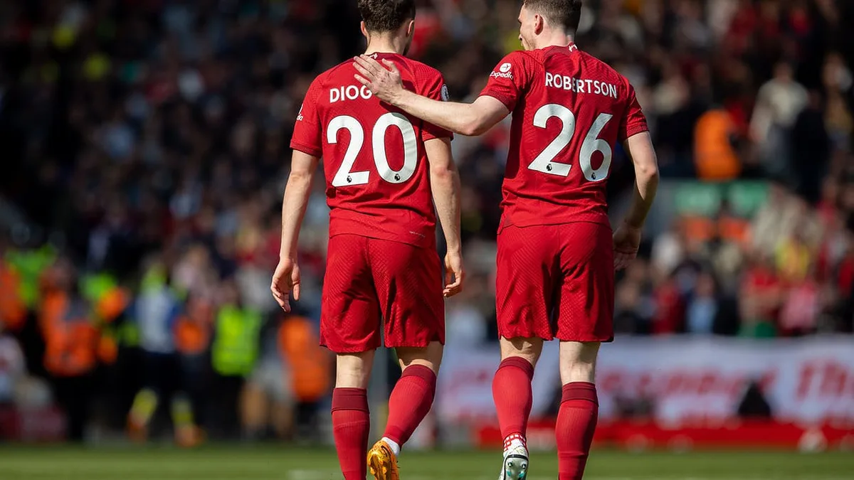 Robertson relembra morte de Jota: "Parecíamos fantasmas, não queríamos saber de futebol"