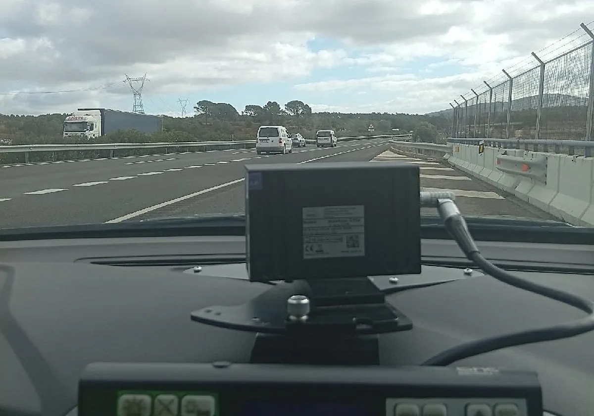 Investigan a un conductor en Utiel que circulaba a 218 km/h en la A-3