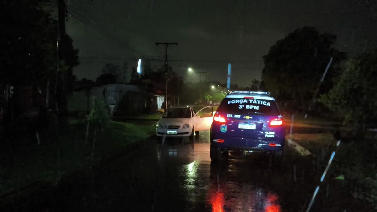 Suspeito de furtar Corsa morre após apontar arma para policiais