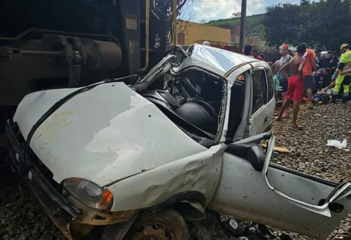 Homem morre após carro ser atingido por trem em Juiz de Fora