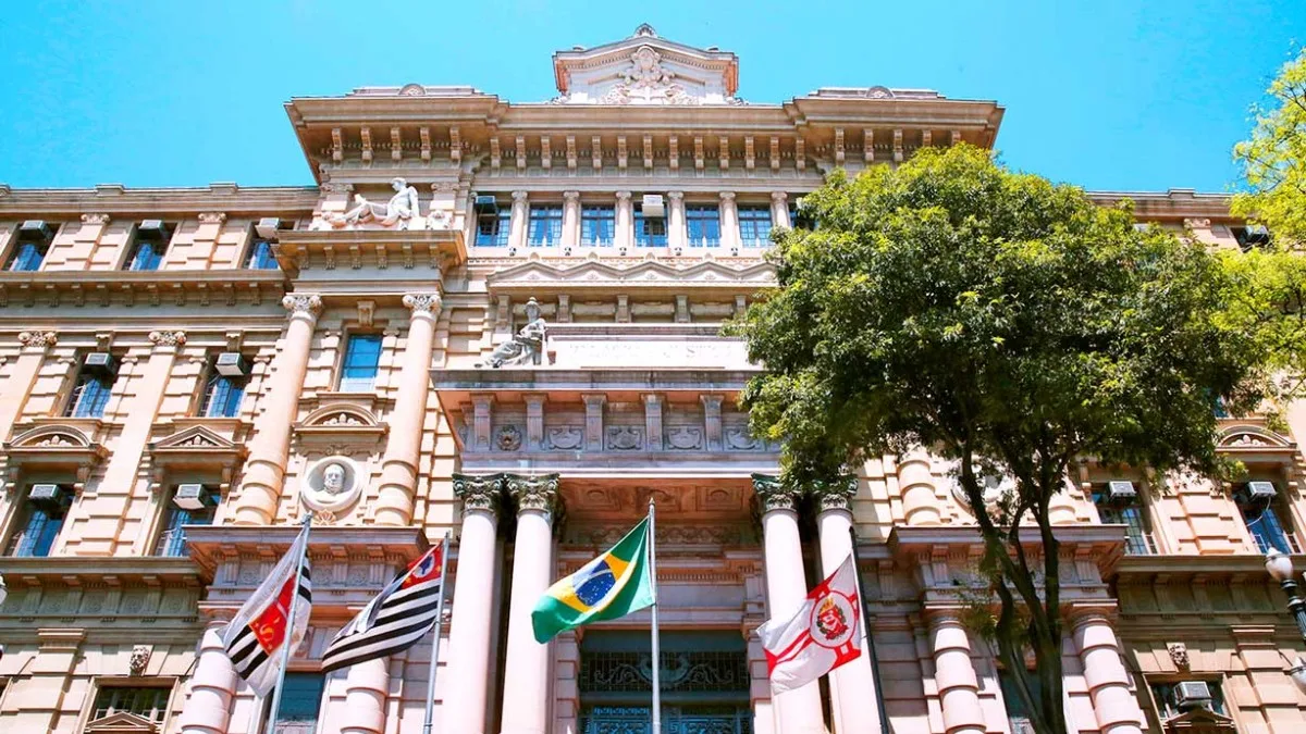 Justiça garante pensão a criança de Campinas mesmo com pai preso e inclui avó em ação