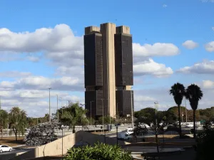 BC multa Genial e inabilita CEO por irregularidades em câmbio; banco vai recorrer