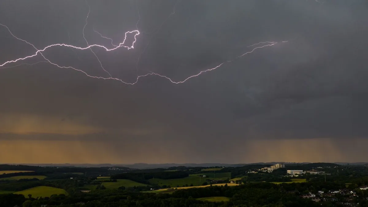 Vorhersage: Teils kräftige Gewitter in NRW erwartet - Unwetter möglich