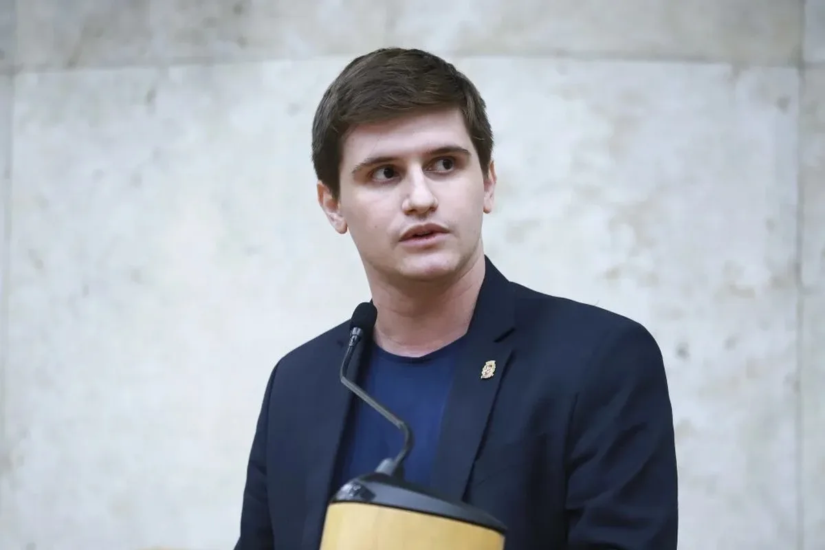 Candidatos fazem corrida aos tribunais para regularizar redes sociais