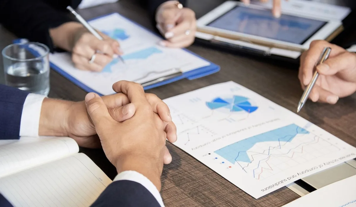 Empresas, política e a lógica do mercado