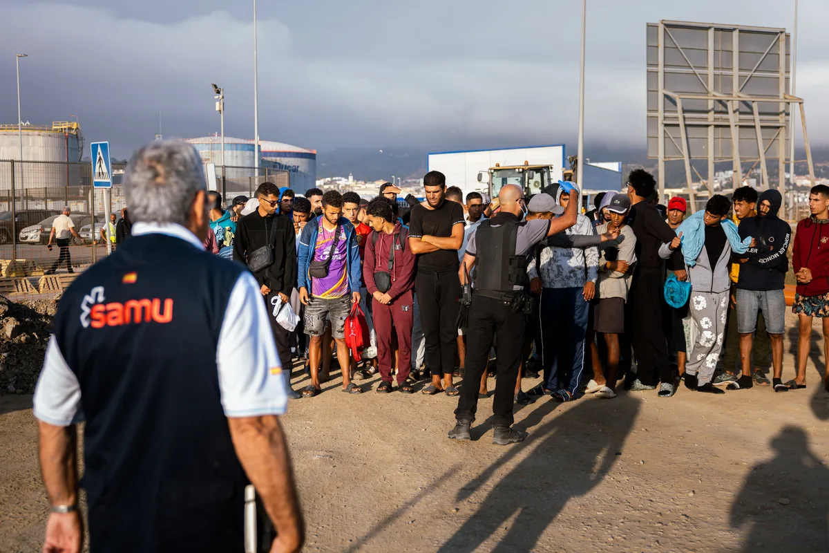 Marlaska vuelve a Ceuta este lunes mientras miles de migrantes siguen en la calle y crece la tensión en la ciudad