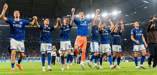 Bundesliga: Aufsteiger FC Schalke 04 überrascht mit Remis gegen FC Bayern München