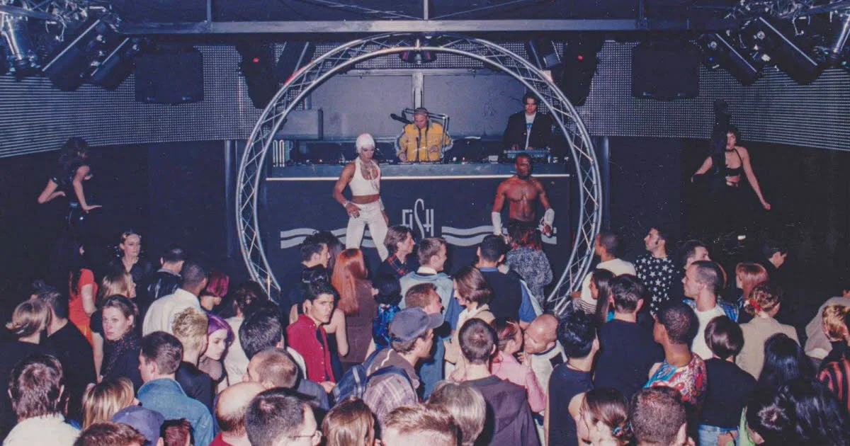 Lyon. « C’était le rendez-vous des Lyonnais » : l'histoire du Fish, la mythique péniche-discothèque du quai Augagneur