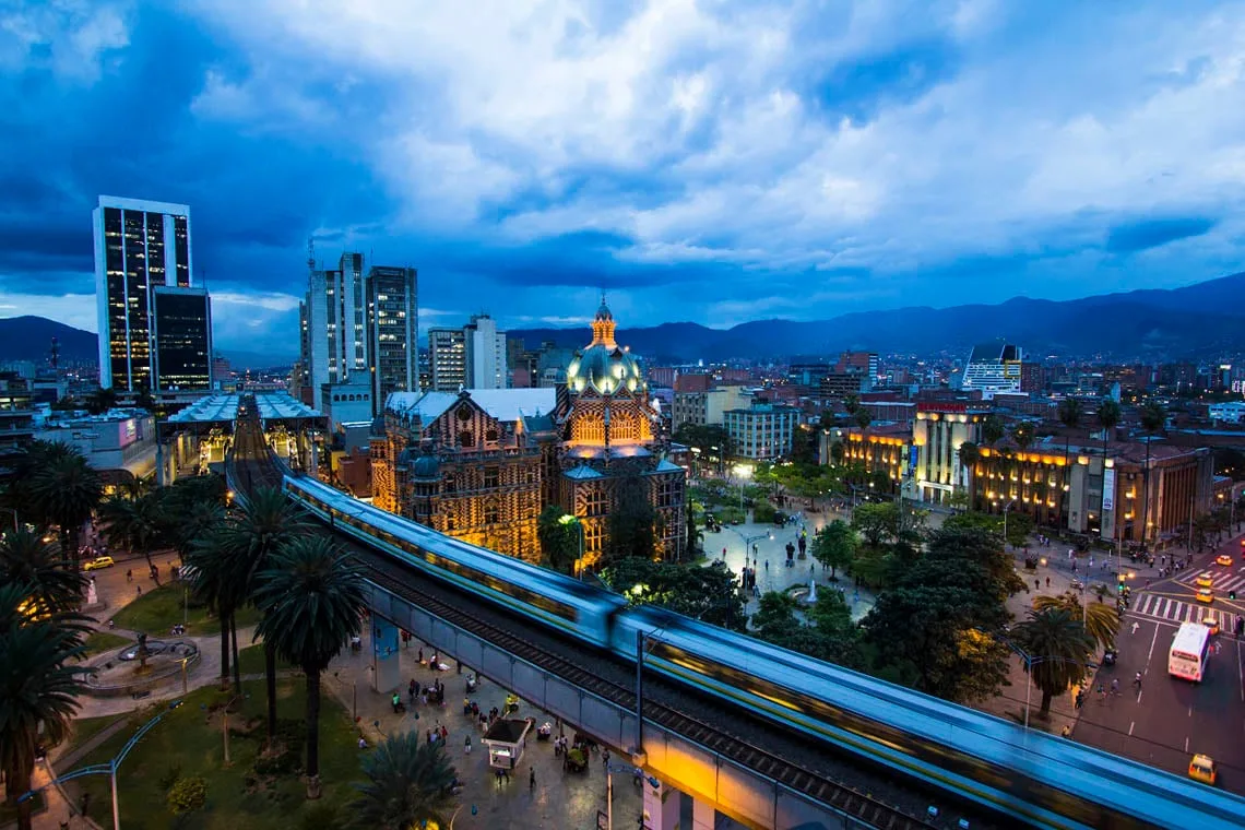 Bares y discotecas de Medellín ya no podrán cerrar más tarde: esta es la razón por la que un juzgado suspendió programa de la Alcaldía para extender los horarios