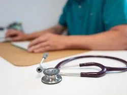 "Sinnvolle Spielregeln": Ärztekammer-Chef: Patienten sollen erst zum Hausarzt, dann zum Facharzt