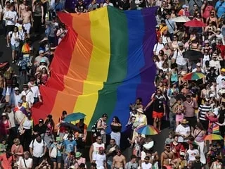 « Une avancée importante » : la Hongrie adopte une première loi supprimant des mesures anti-LGBT + de l’ère Orban