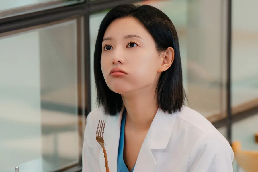Kim Ji Won Talks About Her Socially Awkward Genius Surgeon Character In “Doctor X”