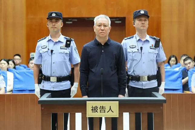 Chine : l’ex-patron du géant déchu de l’immobilier Evergrande condamné à la perpétuité