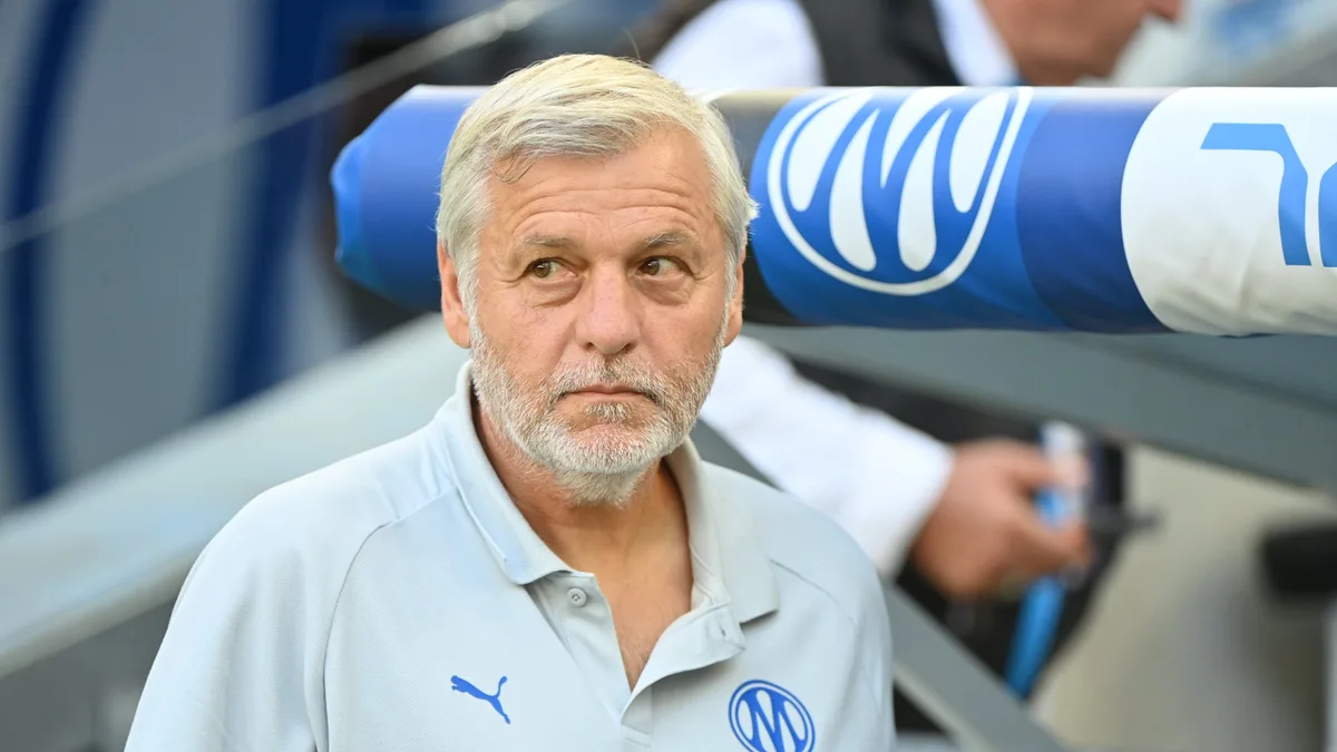 OM-Atlético: "Je serai toujours derrière lui", Genesio prend la défense de Balerdi, conspué par le Vélodrome après ses deux erreurs