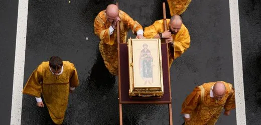 Ukrainekrieg: Orthodoxe Kirche sendet Reliquie aus dem Mittelalter an russische Truppen