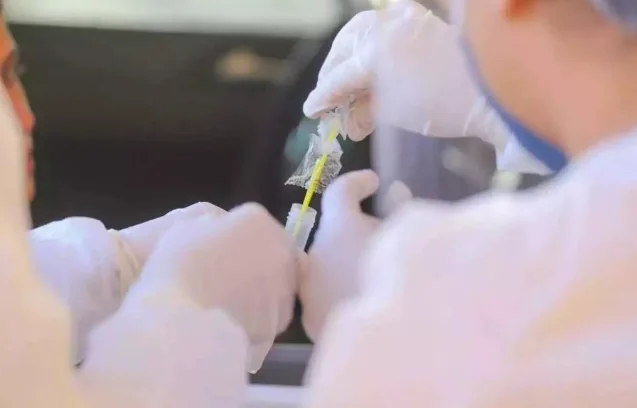Servidor que fez testes de covid em universidade terá adicional de 20%