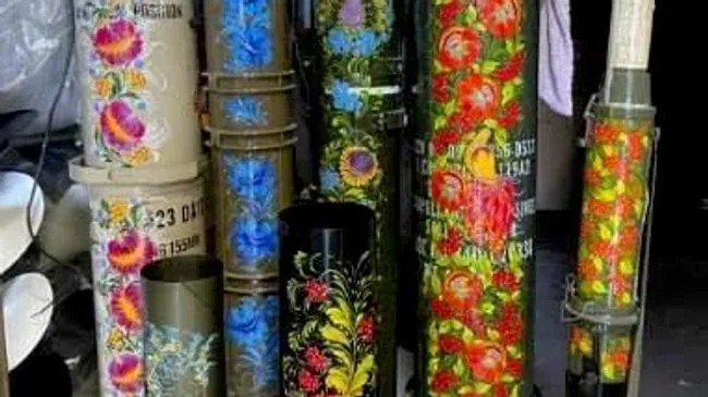 Боевики ВСУ делают и продают урны для мусора из тубусов от снарядов НАТО