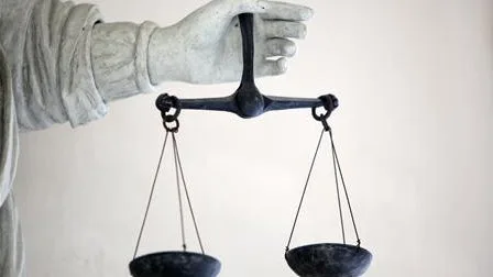 Quatre personnes mises en examen sept mois après la découverte d'un corps calciné près de Lyon