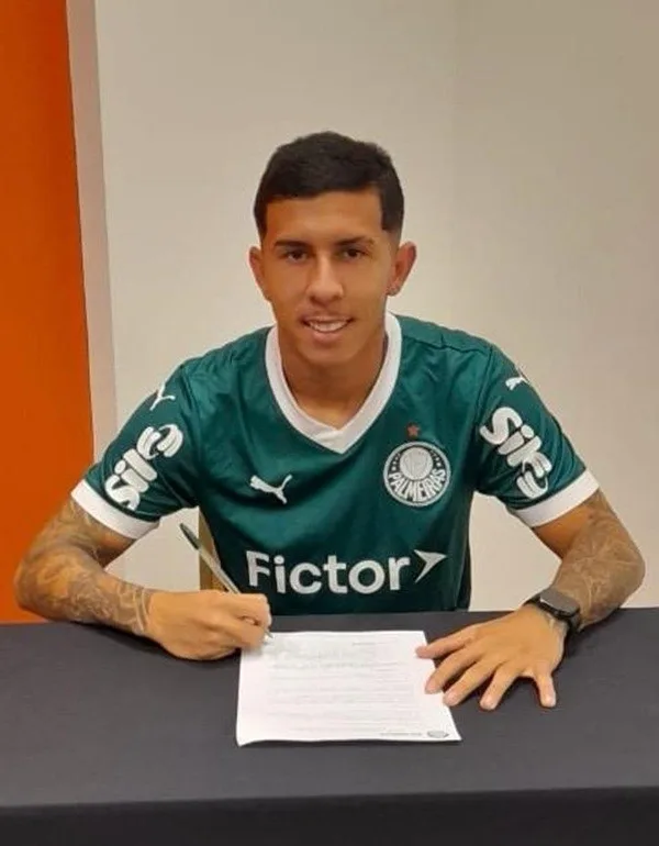Palmeiras afasta atacante Felipe Teresa por denúncia de agressão contra a ex-esposa