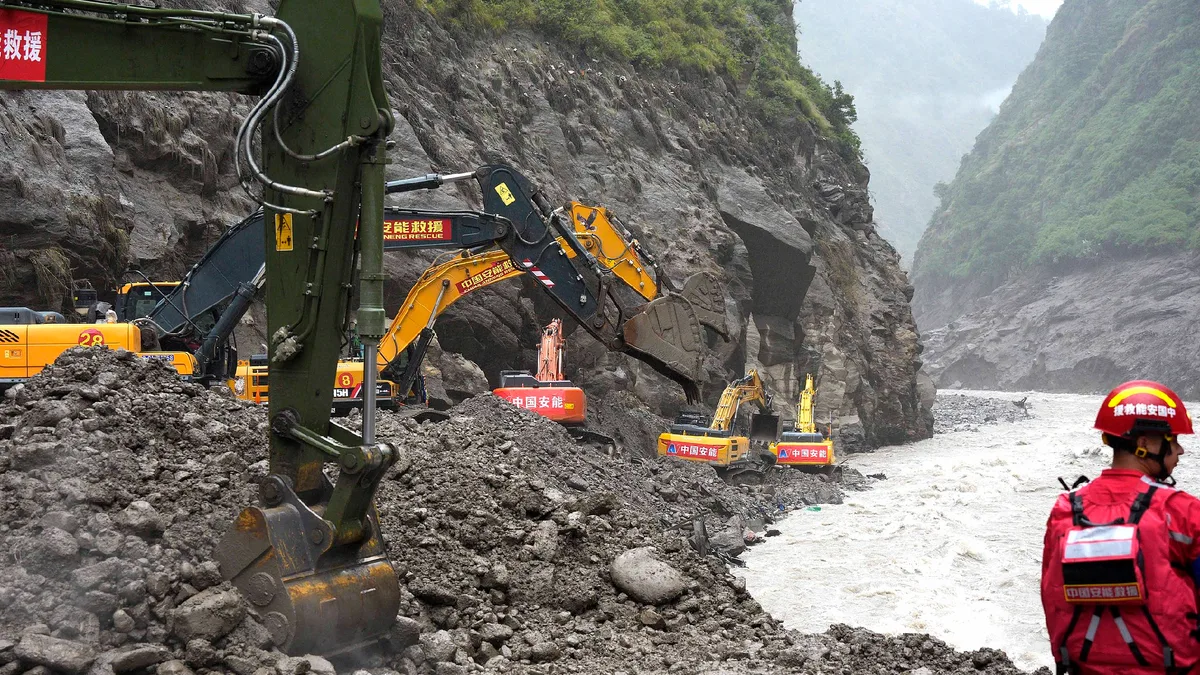 China continues efforts to reopen road to mudslide-hit Gyirong Port