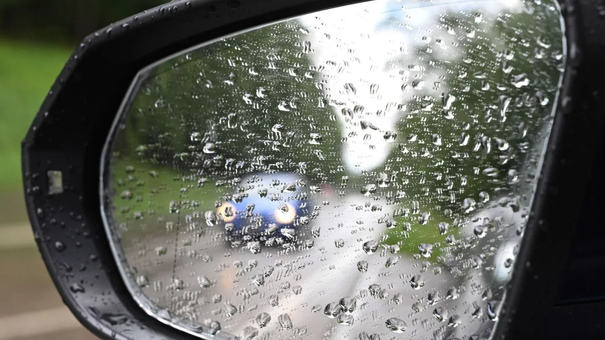 Wetter und Verkehr: Unfälle nach Starkregen auf A5 – Autofahrer schwer verletzt