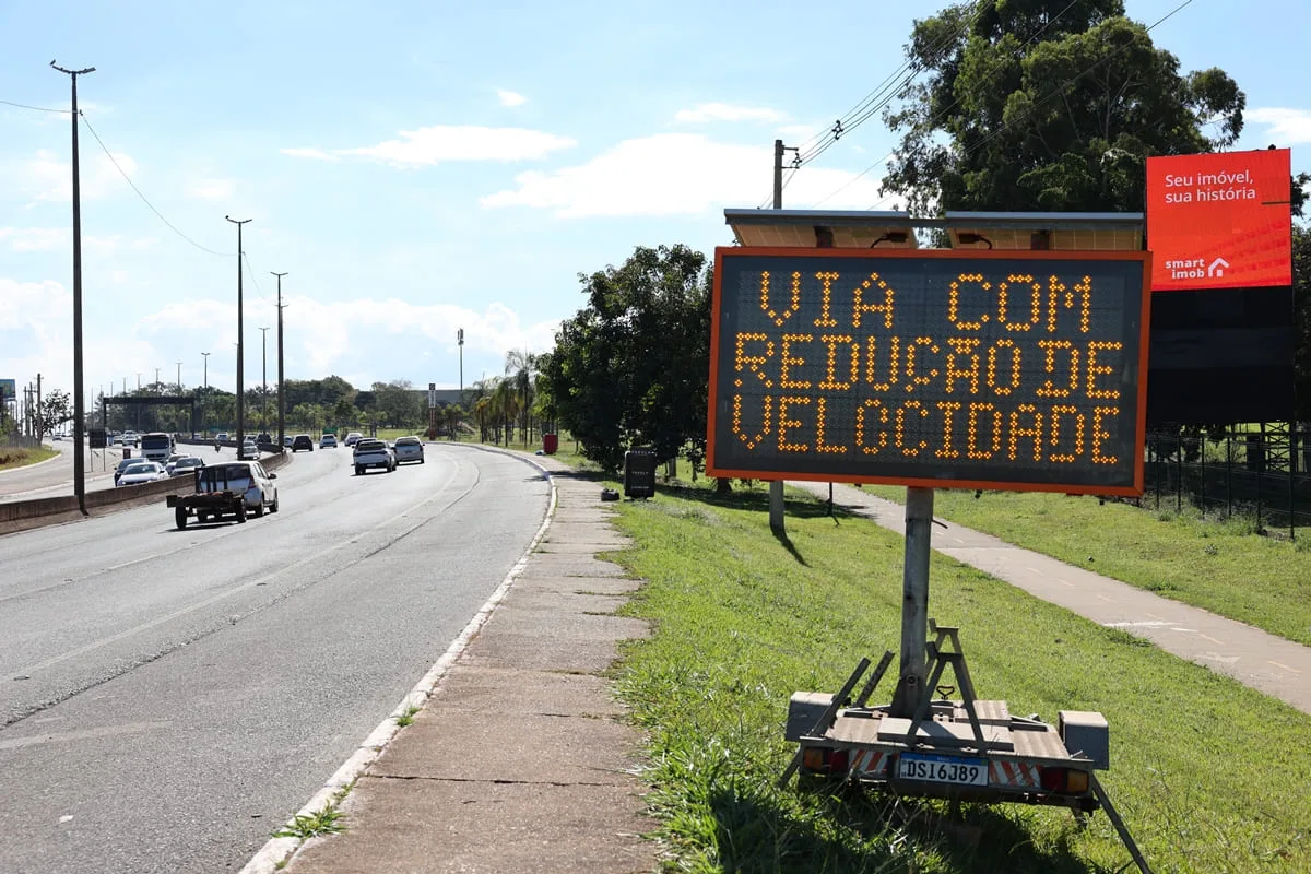 Celina suspende instalação de semáforos na via de acesso da Ponte JK