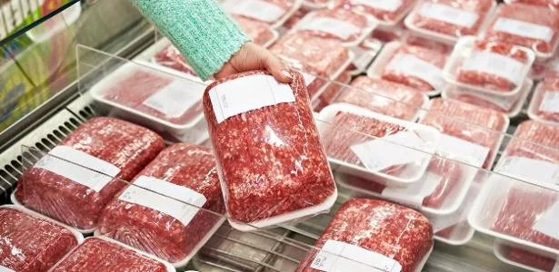 Trump suspende tarifas sobre importação de carne moída para segurar inflação